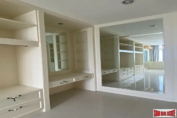 Baan Sathorn Chao Phraya Condominiums - Modern 2 Bedrooms and 2 Bathrooms for Rent in Krung Thonburi Area of Bangkok 3