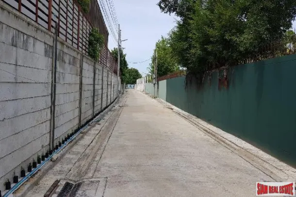 800 Sqm of Residential Land for Sale in Chaengwattana 2