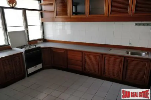 Le Premier 1 - Large Penthouse Three beds with maid quater Condo at Sukhumvit 23, Bangkok 2