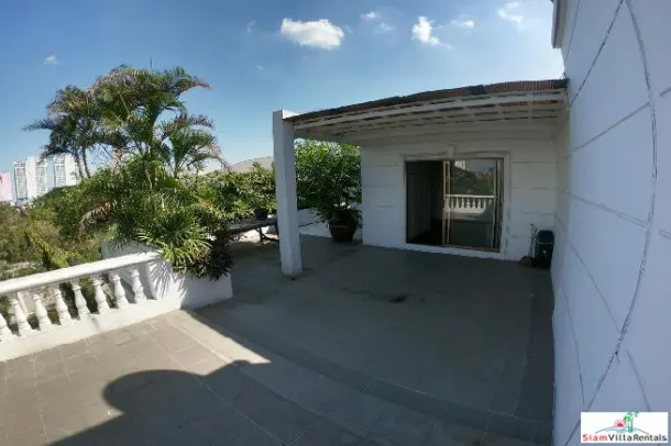 Navin Mansion - Penthouse 3 Bed Duplex at a Boutique Apartment Block of only 8 Units in Tropical Grounds at Yan Nawa - Pets Allowed 2