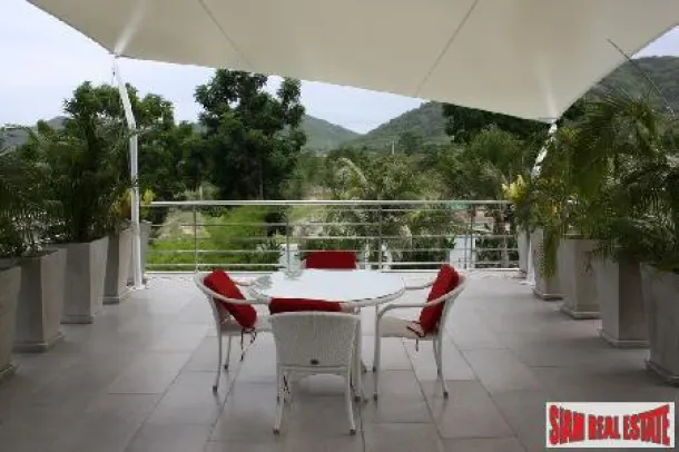 Modern Five Bedroom House with Private Swimming Pool and Large Garden for Sale 4