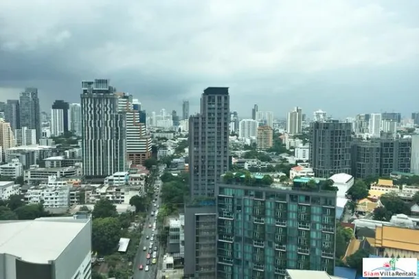 Nusasiri Grand Condo - Large Two Bedroom Condo for Rent Only a One Minute Walk to BTS Ekkamai 4