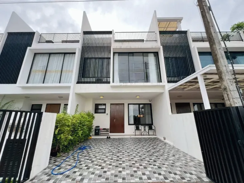 3-bed Townhouse for rent in Bang Tao — 3-bedroom townhouse · Bang Tao