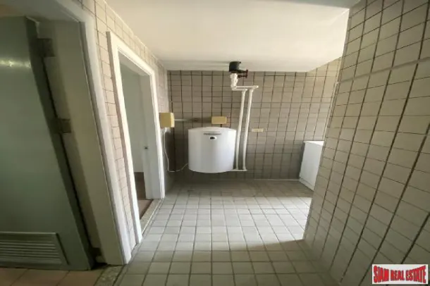 All Seasons Mansion - Very Spacious Two Bedroom Condo with Shuttle Service to Phloen Chit BTS. 2