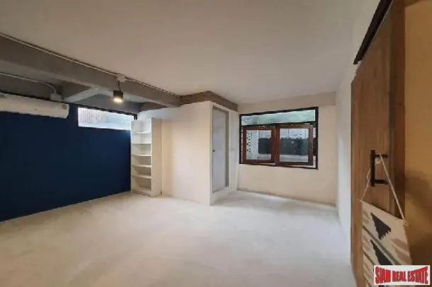 Charming Two Bedroom, Two Storey House for Rent Near BTS Chit Lom - 3
