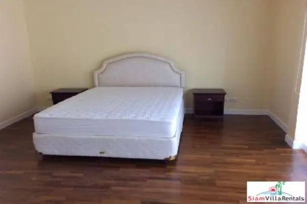 Baan Klang Krung Thonglor - Great 4 bedrooms, 6 bathrooms Townhome near BTS Thonglor (Small Pet welcome) 3