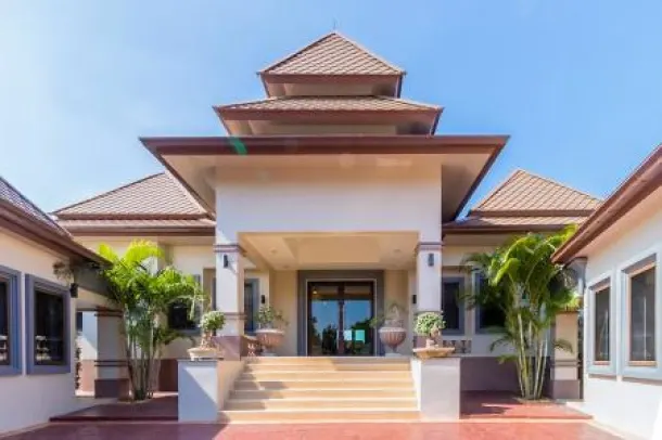 PALM HILLS HOMES : Magnificent 6 Bed, Recently Completed Villa with Best Views on Palm Hills Golf Course 4