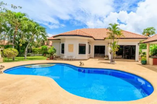 3-bed Villa for sale in South Hua Hin (Soi 88-112) — 3-bedroom villa · South Hua Hin (Soi 88-112)