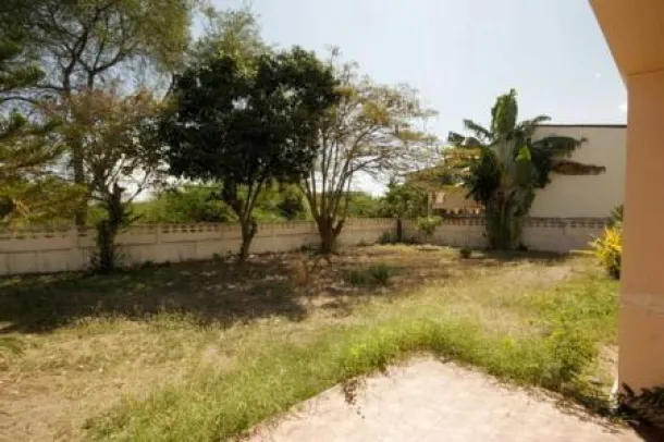 Bargain 4 Bed Villa near the Beach 3