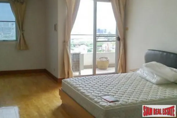 Sarin Place - Two Bedroom Corner Unit Condo for Sale at Ratchadaphisek 2