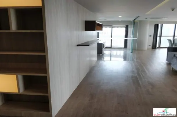 State Tower - 2 Bedroom, 2 Bathroom High Rise Condo on the 47th floor, Chaopraya River and City View with nice Balconies, Fully Furnished, Silom 2