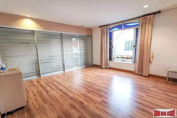 Baan Klang Krung Grande Vienna Rama 3 - Spacious and Modern Three Bedroom, Three Level Townhouse for Rent in Bang Phongphang, Bangkok 3