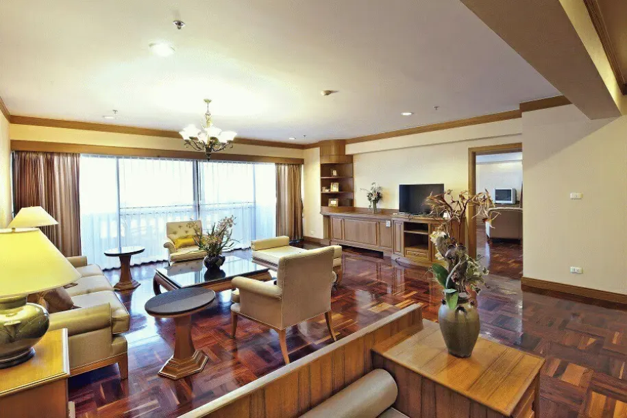 Centrepoint Residence Phromphong - Large 265 sqm. and 3 bedrooms, 4 bathrooms for Rental. 2