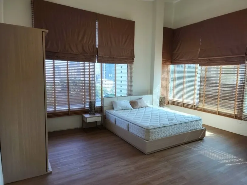 Villa Rachakru Condo I 2 Bed 2 Bath with City view in Phya Thai 2