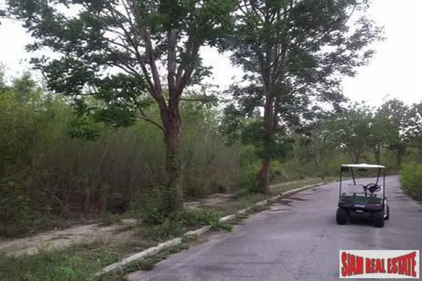 Over 2 Rai of Hua Hin Land in an Exclusive Golf Estate 2