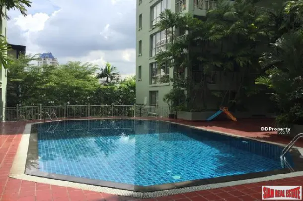 Raintree Villa - 2 Bedroom Thong Lo Corner Condo with 2 Balconies for Rent with Green Views from Two Balconies 4