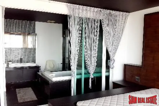 2-Bedroom Absolute Beachfront Corner Apartment in Na Kluea 2