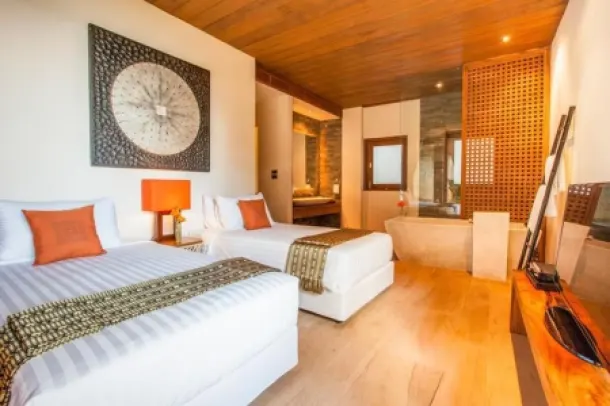 BEAUTIFULLY DESIGNED BEACH FRONT VILLA 3