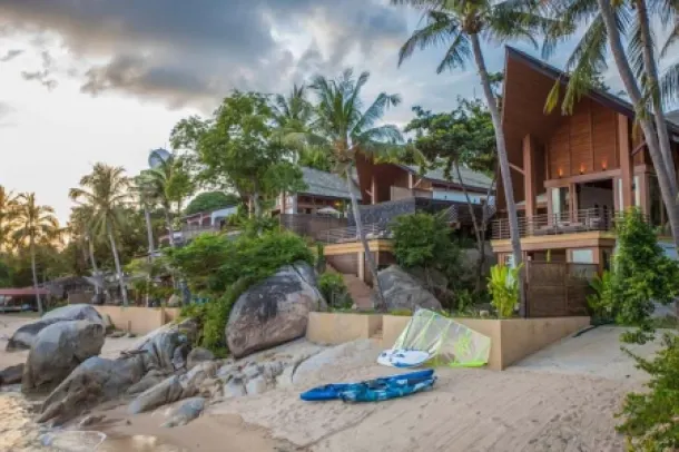 BEAUTIFULLY DESIGNED BEACH FRONT VILLA 4