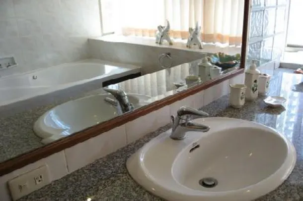 Three Sumptuously Furnished Apartment for Rent in Phromphong Location - Bangkok. 4