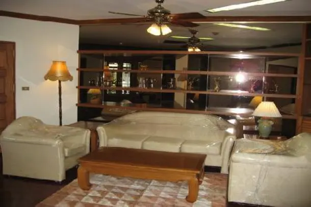 Three Sumptuously Furnished Apartment for Rent in Phromphong Location - Bangkok. 3