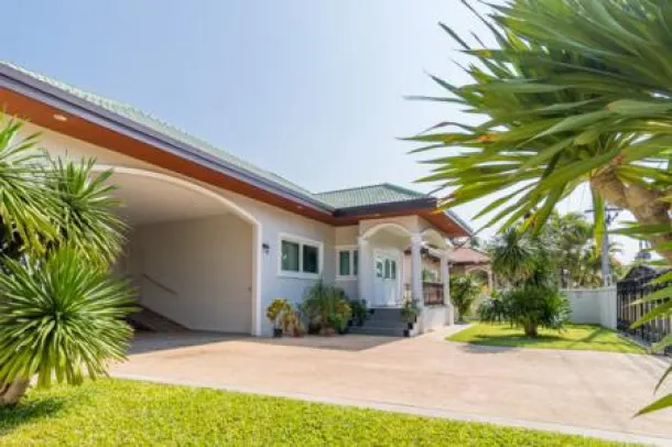 STUART PARK 2: Lovely 3 Bed Pool Villa 3