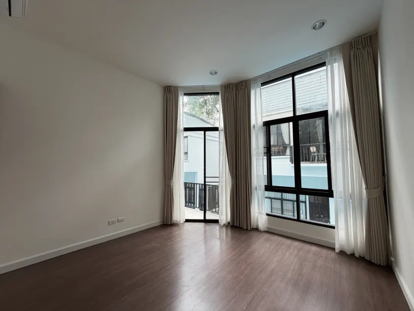 Peaceful and Beautiful Four Bedrooms near BTS Thong Lor in Sukhumvit area , Bangkok. Pets-friendly. 2