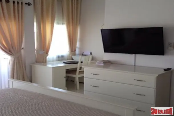 Baan Dusit Pattaya Park - Spacious Two Storey, Three Bedroom House with Pool for Sale in Pattaya City 4