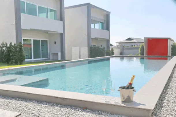 Modern 2 bedroom villa in a beautiful development for sale - Khao talo 4
