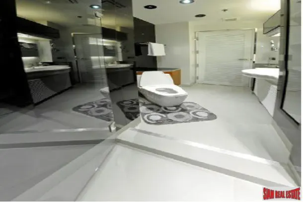 The Master Centrium Condominium - One Bedroom and Two Bathrooms for Rent in Asoke Area of Bangkok 2