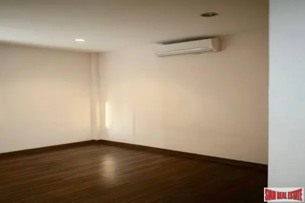 Unfurnished 2 bedroom house in a tropical area for sale - East Pattaya 3
