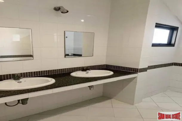 Unfurnished 2 bedroom house in a tropical area for sale - East Pattaya 4
