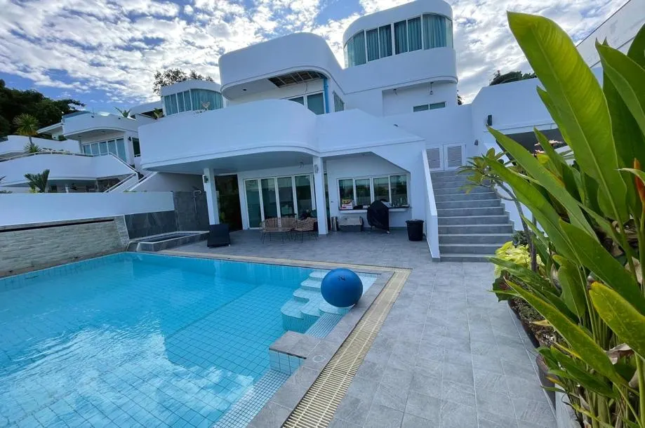 Baan Chalong Residence - Modern 4-Bed Villa with Sea &amp; City View Rooftop, Close to BCIS 2