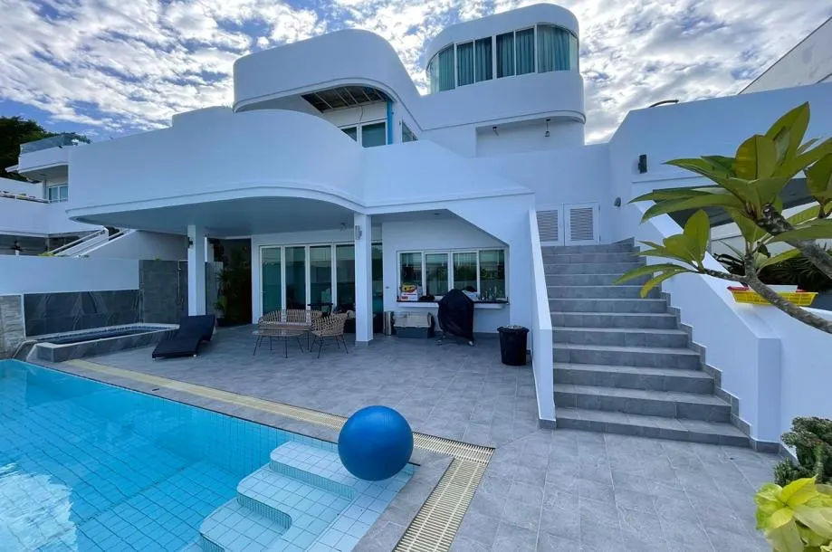 Baan Chalong Residence - Modern 4-Bed Villa with Sea &amp; City View Rooftop, Close to BCIS 4
