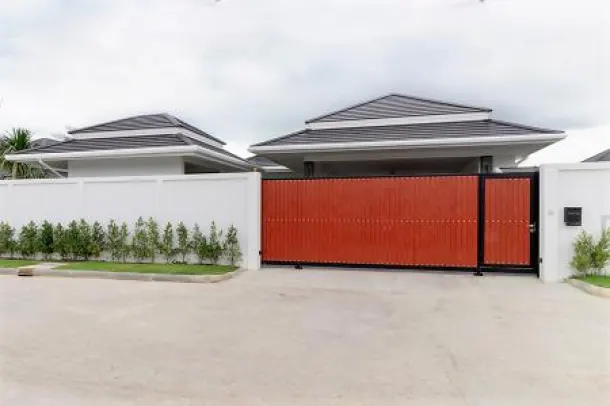 THE CLOUDS: Luxury 3 Bed Pool Villa 4