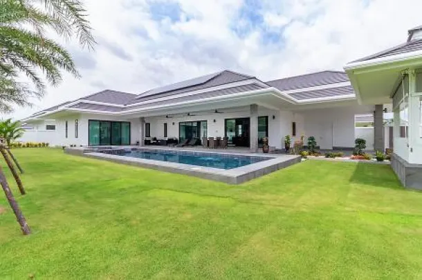 THE CLOUDS: Luxury 3 Bed Pool Villa 3