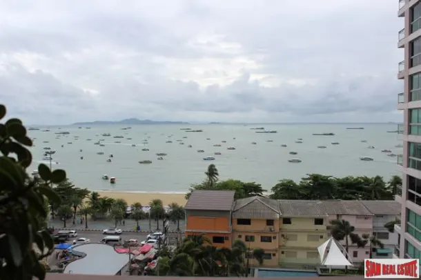 A Luxury 3 beds Condo For Sale Near Pattaya Beach 4