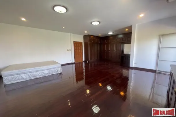 Extra Large Three Bedroom Detached House for Rent in the Heart of the City - Thong Lo 4