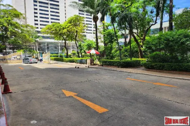 Large and Comfortable Two Bedroom ( Pets Friendly ) for Rental in Nana,Bangkok. 2