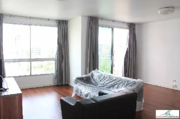 The 49 Plus II - Two Bedroom Top Floor Apartment in Nice Low Rise, Sukhumvit 49 2