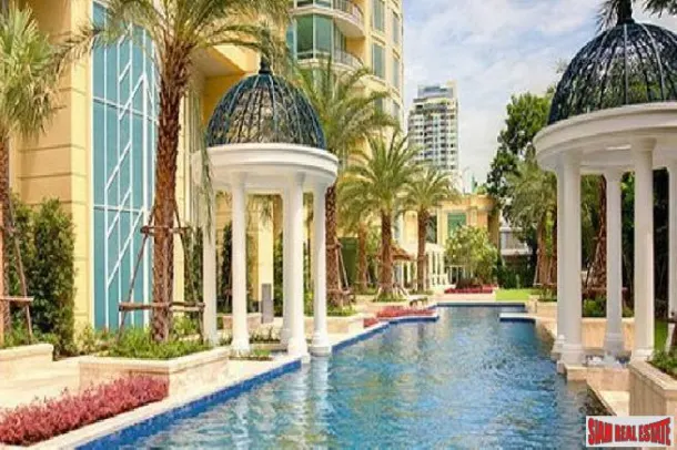 Royce Private Residence - Private Luxurious and Modern Three Bedroom Apartment for Rent in Phromphong. 4