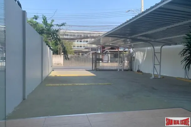 Four Storey Five Bedroom House for Rent with Lots of Parking in Ekkamai 3