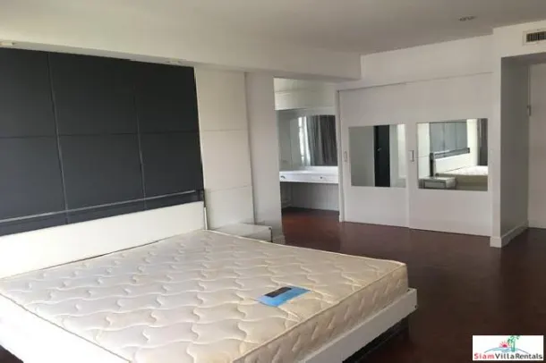 Super large and Modern Three beds Four baths , maid quater with Lake Views in Asok 3