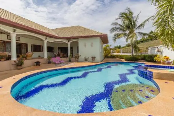 3-bed Villa for sale in South Hua Hin (Soi 88-112) — 3-bedroom villa · South Hua Hin (Soi 88-112)