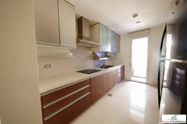 Avenue 61 - Large Three Bedroom Corner Condo with Extra Storage and Cabinets for Rent in Ekkamai 4