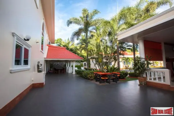 Massive Luxury Private Estate with Seven Bedroom, Guest Bungalow and Private Swimming Pool 3