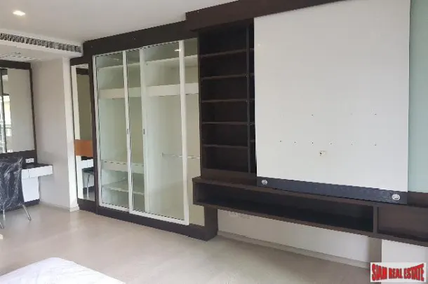 Noble Solo Condo - Sunny Two Bedroom Condo with Pool Views on Sukhumvit 55 4