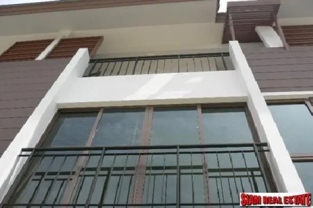 3-bed Townhouse for sale in Bang Na — 3-bedroom townhouse · Bang Na