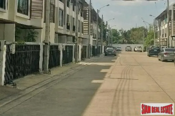 The Private - Contemporary Three Bedroom Townhouse for Sale Close to Bang Chak Station 4