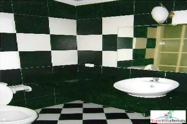 Fantasia Villa 2 - Large Four Storey Townhouse for Rent in a Secure Bangna Estate 4